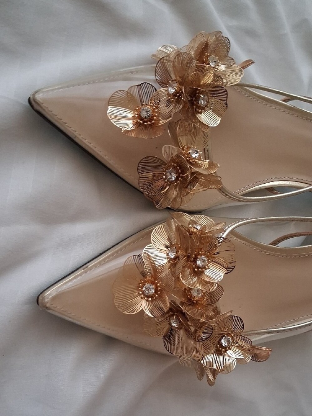 Betsey Johnson Gold Floral Rhinestone Pointed Toe Slingback Heels - Size 8.5 - Picture 3 of 9